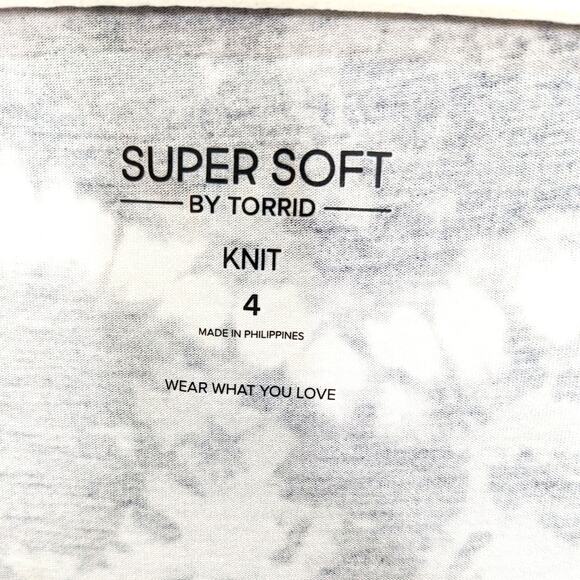 New Torrid Womens 4X Top Super Soft Scoop Neck Short Sleeve Tie Dye - Picture 4 of 5